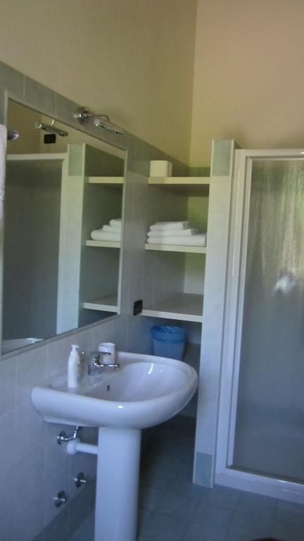Due Camere Matrimoniali Comunicanti con Bagno in Comune
